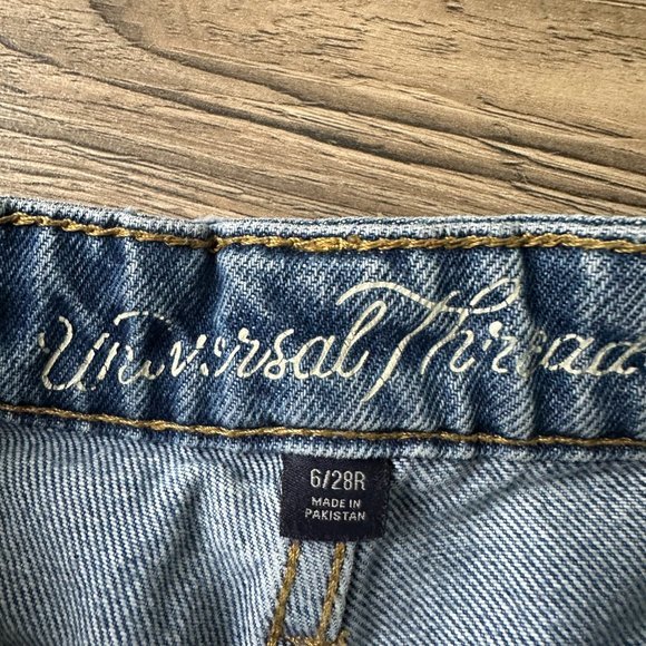 Universal Thread Distressed Jeans Denim Straight Leg Size 6 - Picture 6 of 6